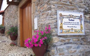 Exterior detail - Triple Room 6 - Solar de Rabal with Private Bathroom (Rabal)