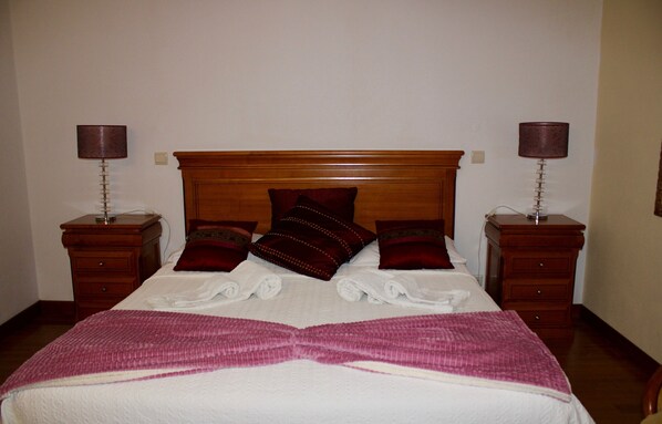 Unclassified image, 1 of 61, button - Triple Room 6 - Solar de Rabal with Private Bathroom (Rabal)