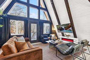 Smart TV - Haven Haus, Modern Black A-Frame in Hocking Hills, Hot Tub + Sauna (South Bloomingville)