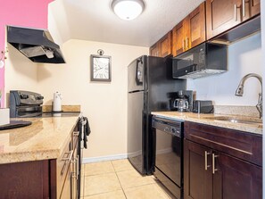Fridge, stovetop, coffee/tea maker, cookware/dishes/utensils - Family Retreat with Pool, Gym & Near Parks and Attractions (Kissimmee)