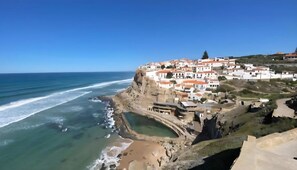A coastal town with buildings built on a cliff overlooking the sea. - Casa da Vagem: Modern Luxury in Sintra, Private Pool, 9 min from Azenhas do Mar (São João das Lampas)