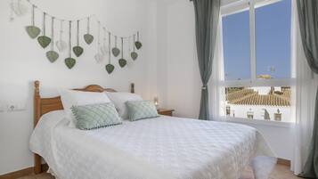 2 bedrooms, iron/ironing board, bed sheets