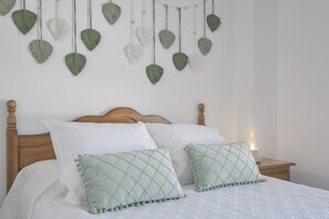 2 chambres, fer et planche à repasser, draps fournis