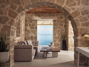 Smart-TV, Bücher, Stereoanlage