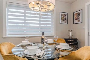 Unclassified image, 4 of 27, button - Beautiful Executive Home close to the Ocean (Sidney)