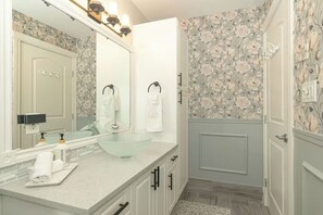 Unclassified image, 3 of 27, button