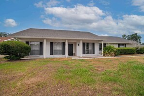 Exterior - Beachfront condo w/ pool & balcony near Schooners (Orlando)