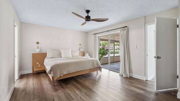 4 bedrooms, desk, iron/ironing board, WiFi