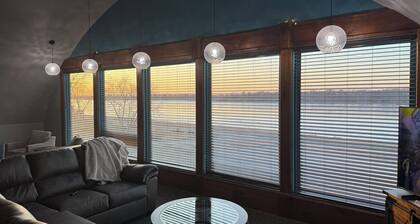 Cozy Gem With Stunning Mississippi River View