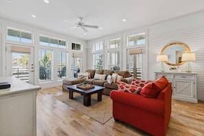 Smart TV, DVD player, books, video library - Coastal and cute condo with great balcony views, walkable to beach and pools (Port Aransas)