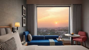 Rom, 1 kingsize-seng med sovesofa | Safe på rommet, blendingsgardiner, lydisolert og strykejern/-brett