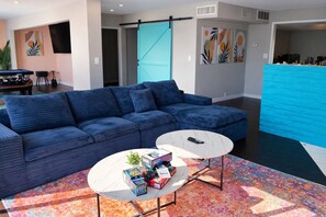 Presidential Villa, Kitchen, Pool View | Living room | 55-inch Smart TV with digital channels - Mod Palm Desert (Palm Desert)