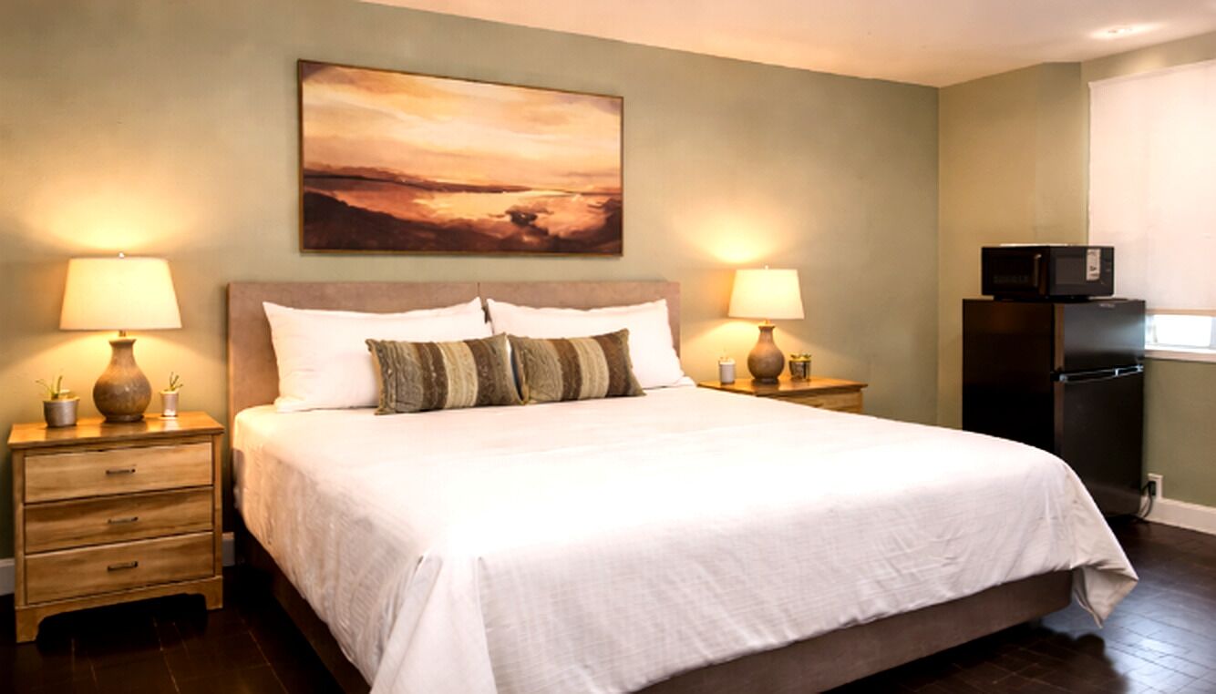 Laptop workspace, blackout drapes, iron/ironing board, free WiFi