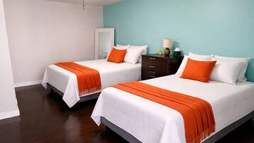 Laptop workspace, blackout curtains, iron/ironing board, free WiFi