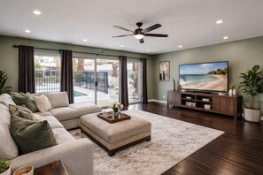 Presidential Villa, Kitchen, Pool View | Living room - Mod Palm Desert (Palm Desert)