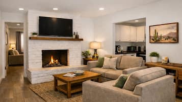 Suite exécutive, cuisine, vue sur la piscine | Salle de séjour