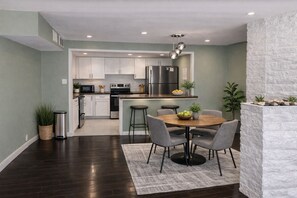 Dining room - Mod Palm Desert (Palm Desert)