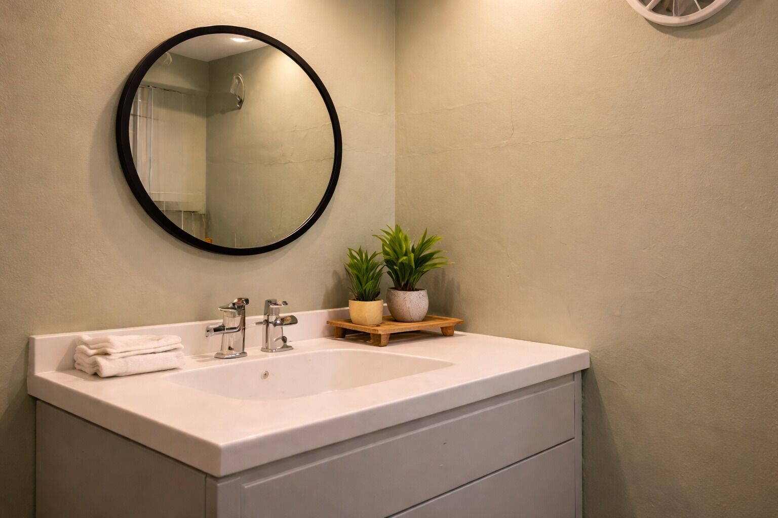 ห้องสแตนดาร์ด, วิวสระว่ายน้ำ | ห้องน้ำ | ฝักบัว, ไดร์เป่าผม, ผ้าเช็ดตัว, สบู่