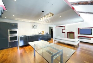 Immagine non classificata, 2 di 12, pulsante