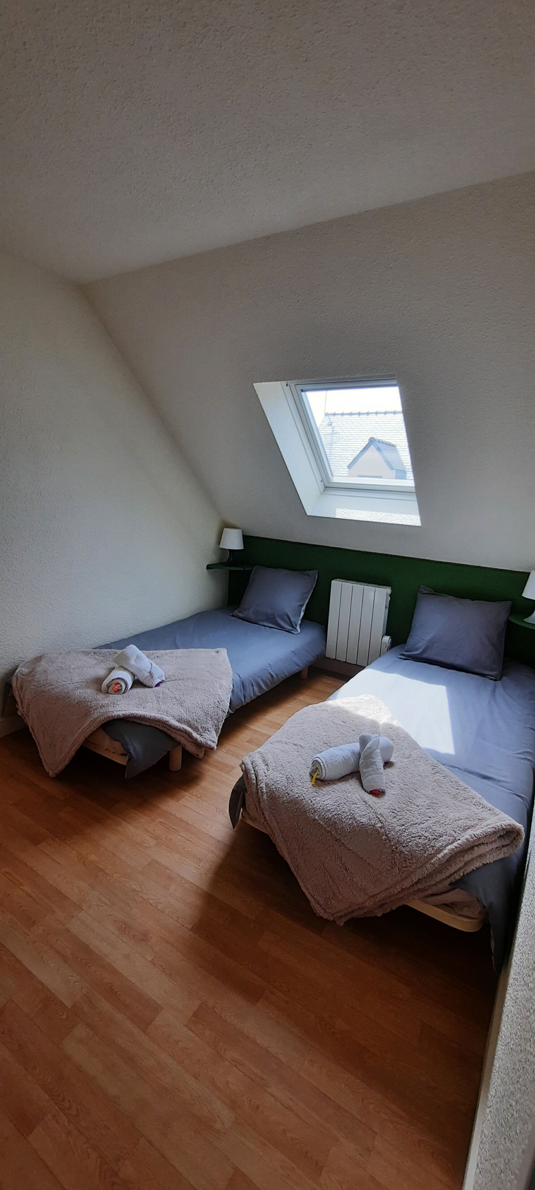 2 chambres, fer et planche à repasser, lit parapluie, draps fournis