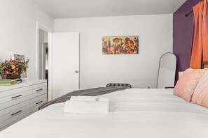 5 bedrooms, iron/ironing board, WiFi, bed sheets