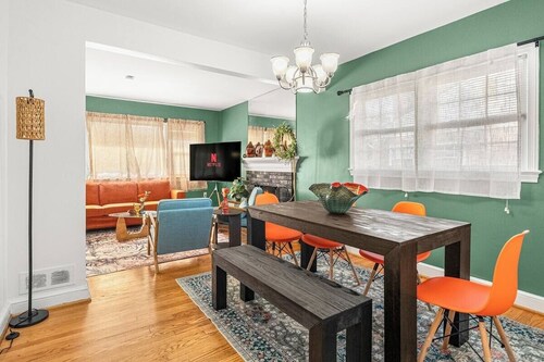 
Arlington Charm  Cozy 5BR Home Sleeps10  Near DC