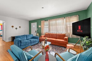 Living area - 
Arlington Charm  Cozy 5BR Home Sleeps10  Near DC (Arlington)