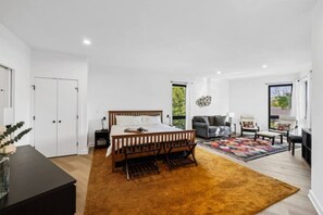 3 bedrooms, desk, iron/ironing board, WiFi