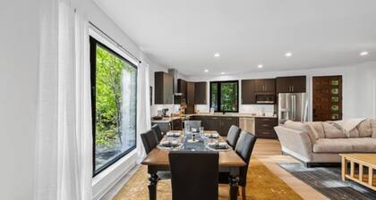 Luxury Modern Home + Studio | Elevator | Rooftop