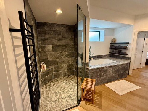 Luxury Modern Home + Studio | Elevator | Rooftop