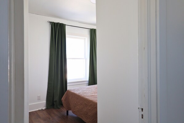 5 bedrooms, WiFi, bed sheets