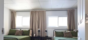 5 bedrooms, WiFi, bed sheets