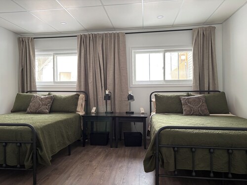 The Crew House - Large homes for longer stays