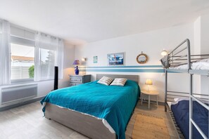 4 bedrooms, iron/ironing board, WiFi - Villa des Mahonies just 200m from the beach (La Tranche-sur-Mer)