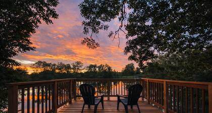 River Retreat- Hot tub/Games/BBQ/Bonfire/Sleeps 14