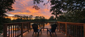 River Retreat- Hot tub/Games/BBQ/Bonfire/Sleeps 14