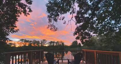 River Retreat- Hot tub/Games/BBQ/Bonfire/Sleeps 14