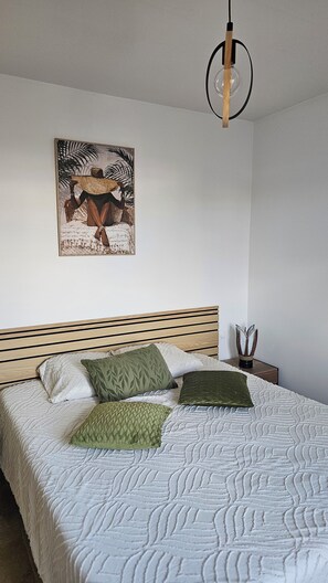 2 bedrooms, iron/ironing board, WiFi, bed sheets - Villa with swimming pool Saint luce les coteaux (Sainte-Luce)