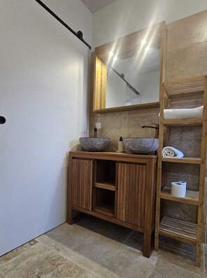 Towels, toilet paper - Villa with swimming pool Saint luce les coteaux (Sainte-Luce)