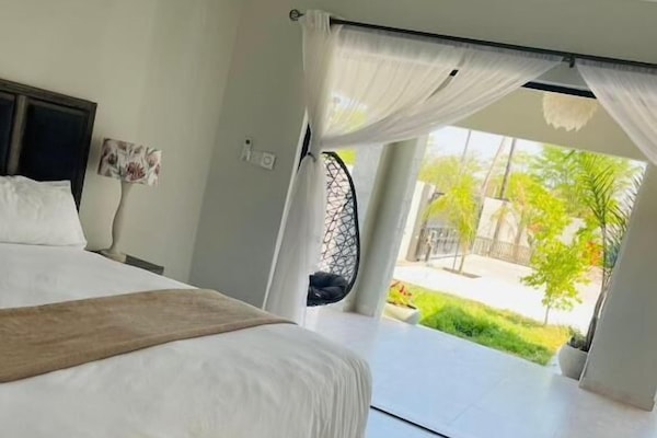 Rumah Mewah, pemandangan kebun | Seprai premium, busa memori, dan didekorasi berbeda-beda