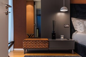 1 dormitorio, tabla de planchar con plancha, wifi y ropa de cama