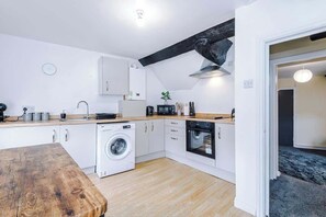 Fridge, microwave, oven, stovetop - Charming Grade II Listed Apartment | Sleeps 4 (Wem)