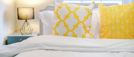 2 bedrooms, iron/ironing board, internet, bed sheets