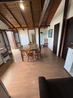 Comfort House, Lanai, Pool View | Interior