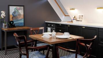 Comfort Apartment | Meja, ruang kerja komputer riba, Wi-fi percuma