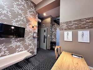 Phòng 2 giường đơn Tiêu chuẩn | Bàn, khu vực làm việc phù hợp cho laptop 