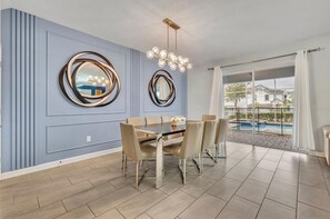 Dining - Spring Promo: Huge House, Blue Pool & Hot Tub, Theater by Theme Parks (Four Corners)
