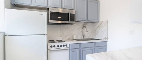 Fridge, microwave, oven, coffee/tea maker