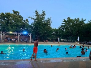 A heated pool - ZEcamping 3 étoiles animé piscine chauffée locatif 20m2 5 pers (Saint-Saturnin-lès-Apt)