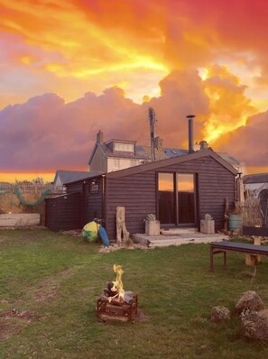 Property grounds - The Surf Shack -  a cottage that sleeps 2 guests  in 1 bedroom (Jurys Gap)